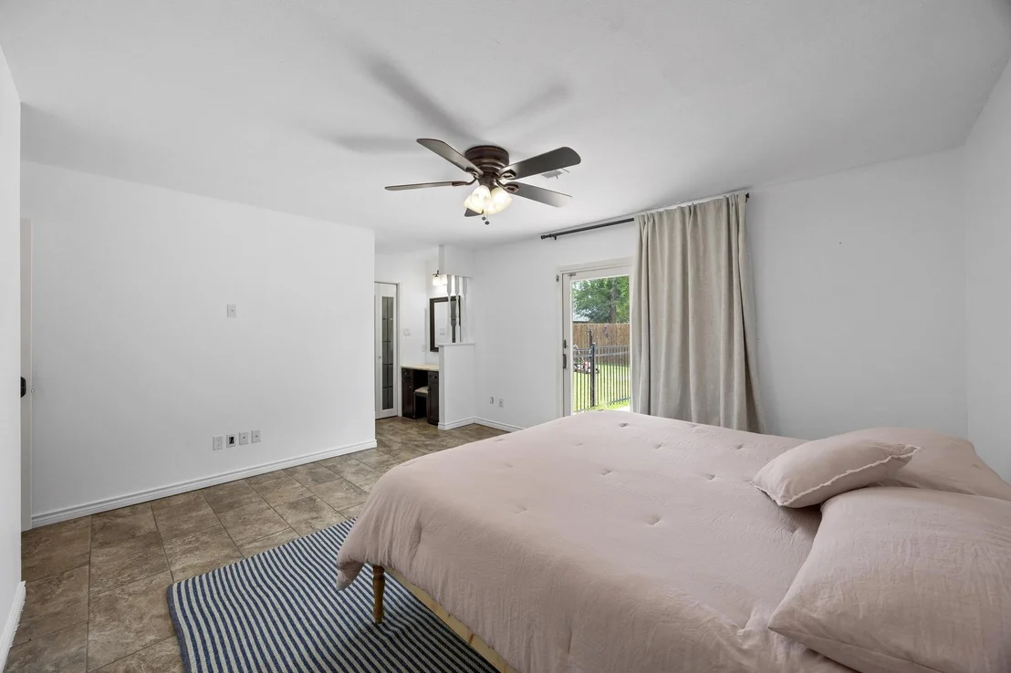Photo of 1100 Parker CIR