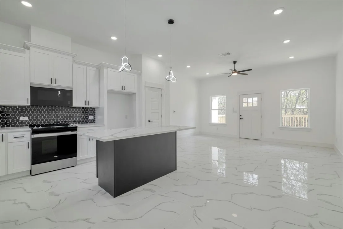 Photo of 121 Diamond Head DR