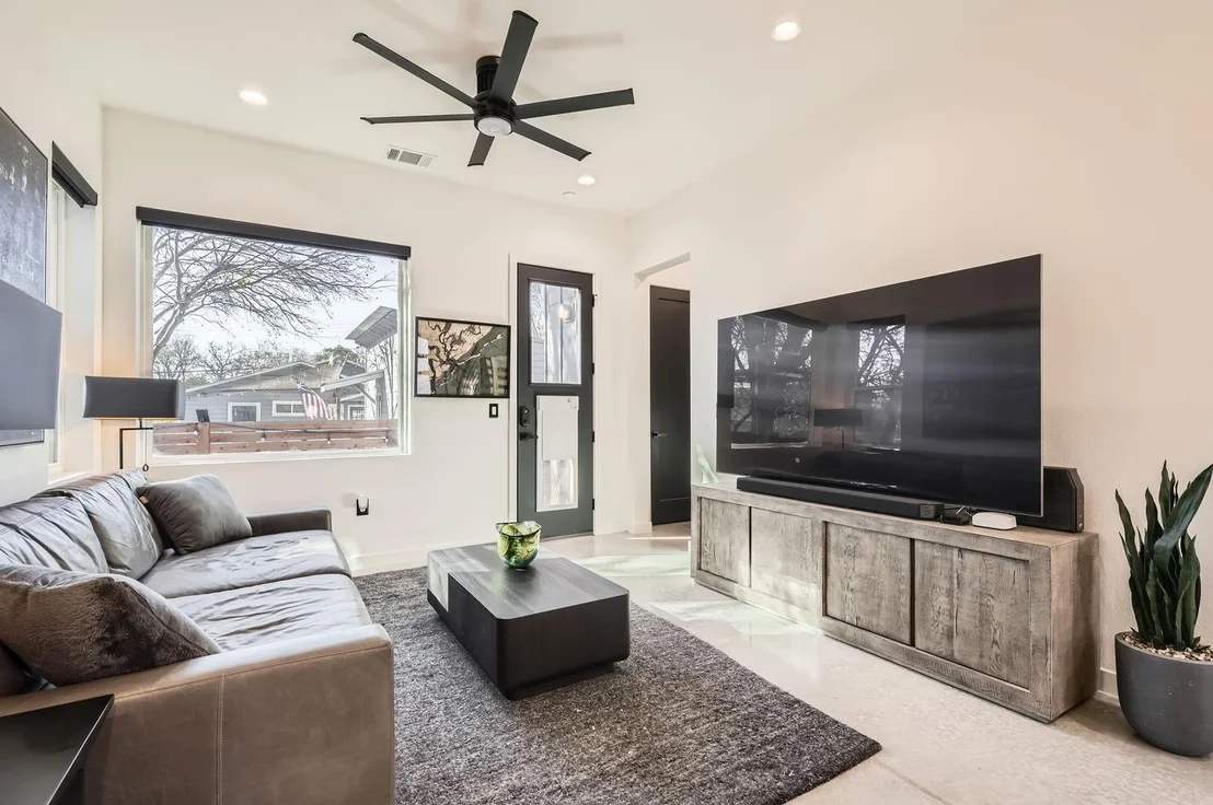 Photo of Unit 2 at 5001 Rob Scott ST