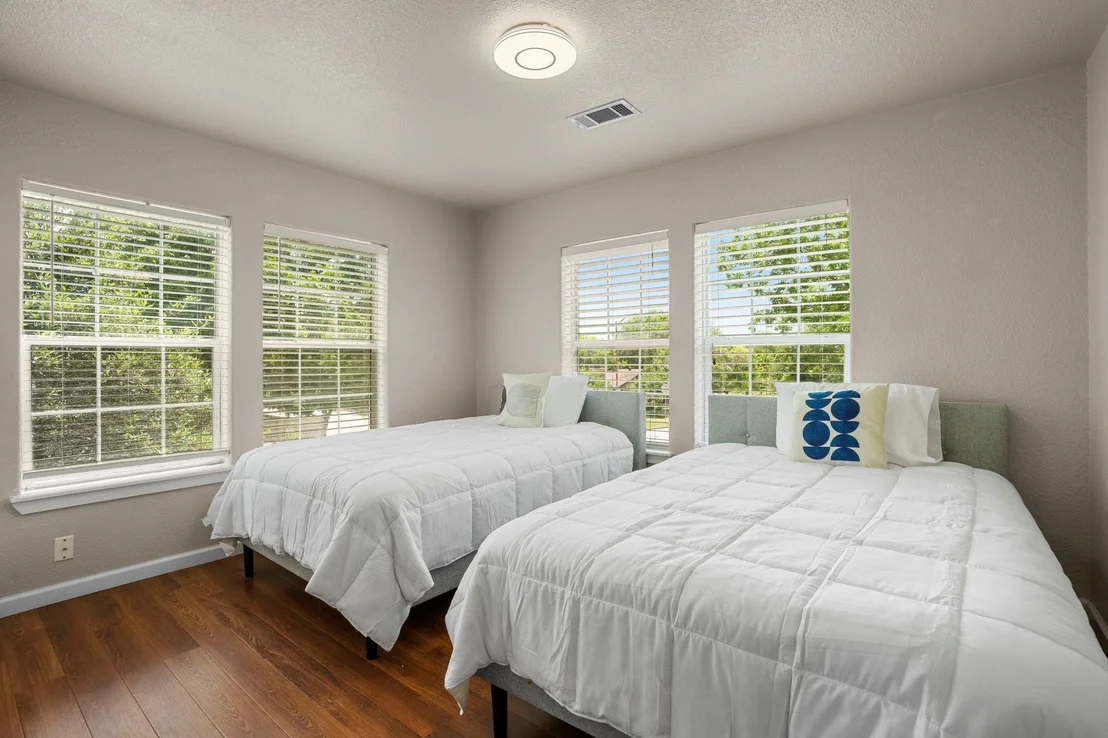 Photo of 8601 Putnam DR