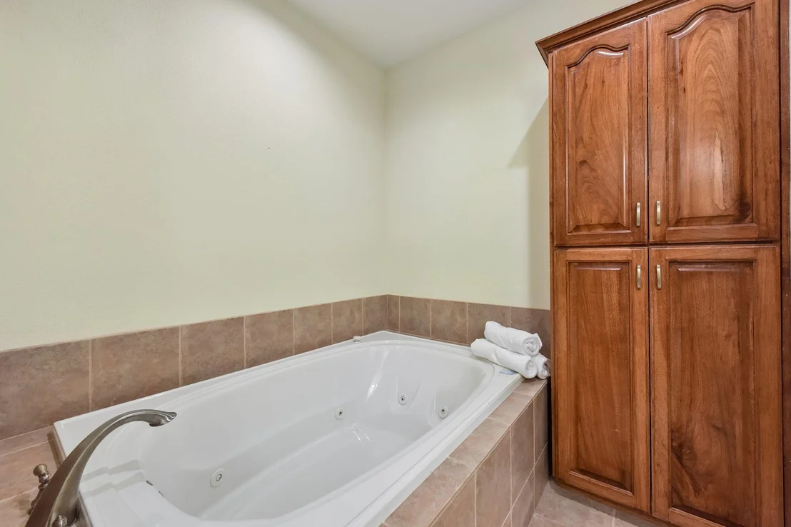 Photo of 1915 Oak Forest DR