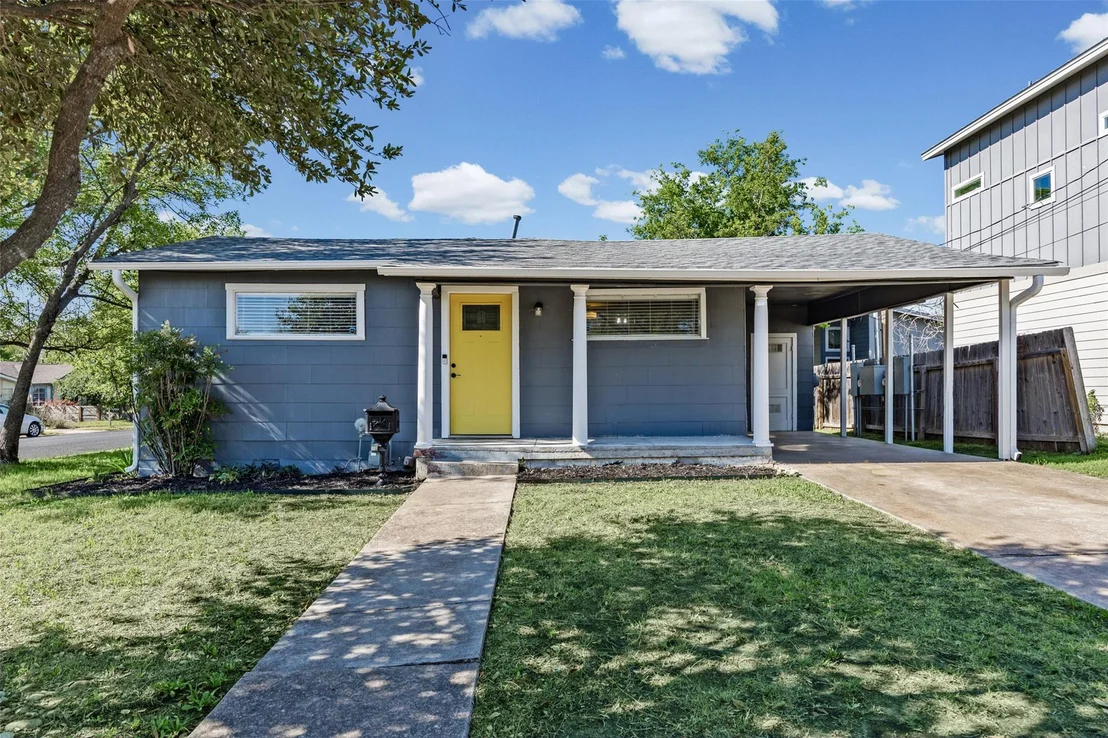 Photo of 4709 Leslie Ave