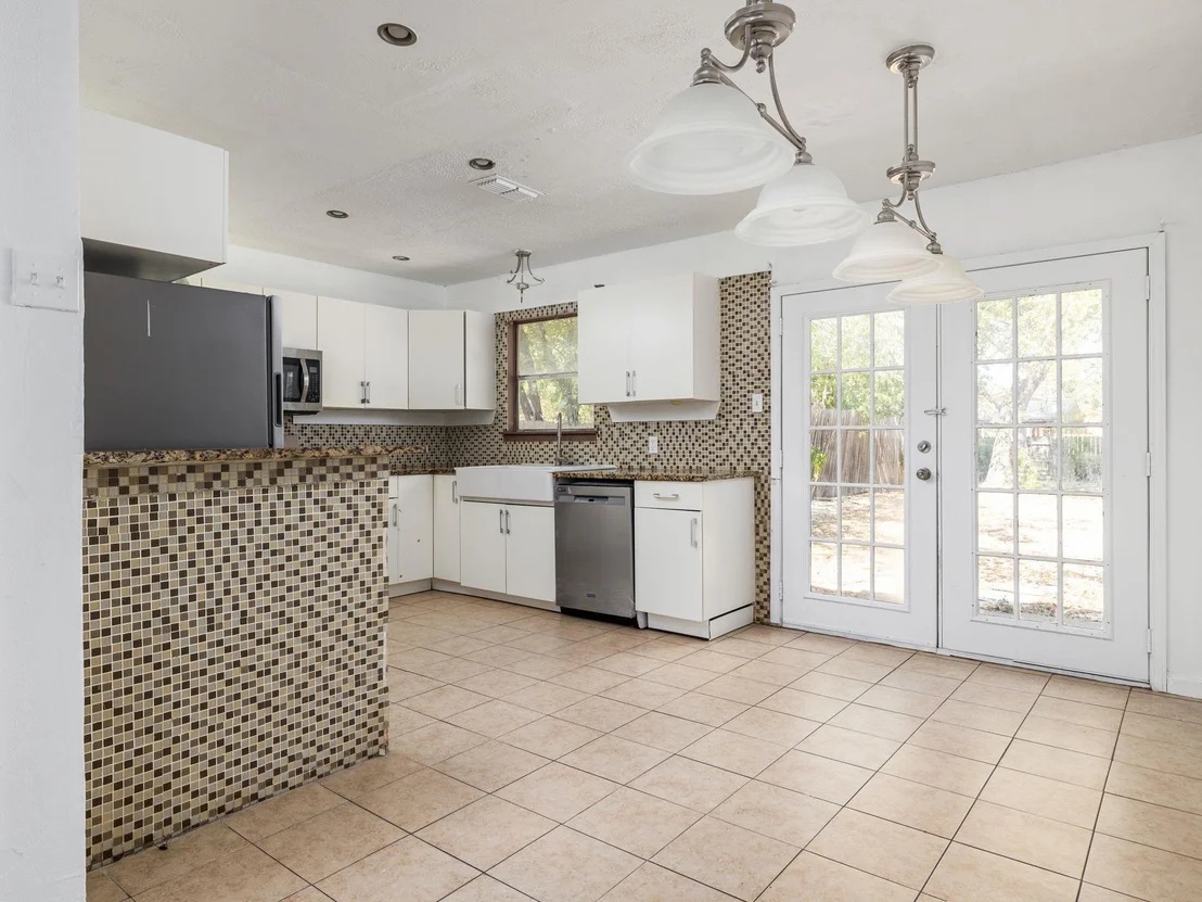 Photo of 6206 Hogan Ave