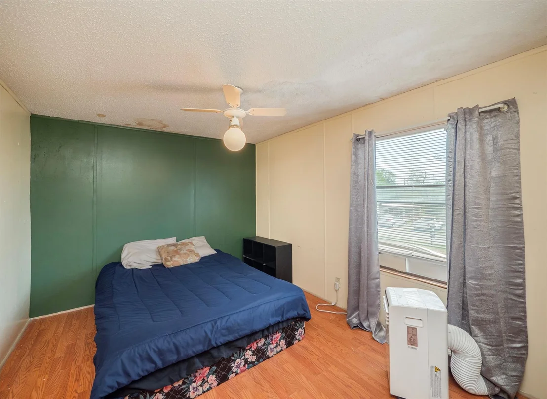 Photo of 1126 Apache DR