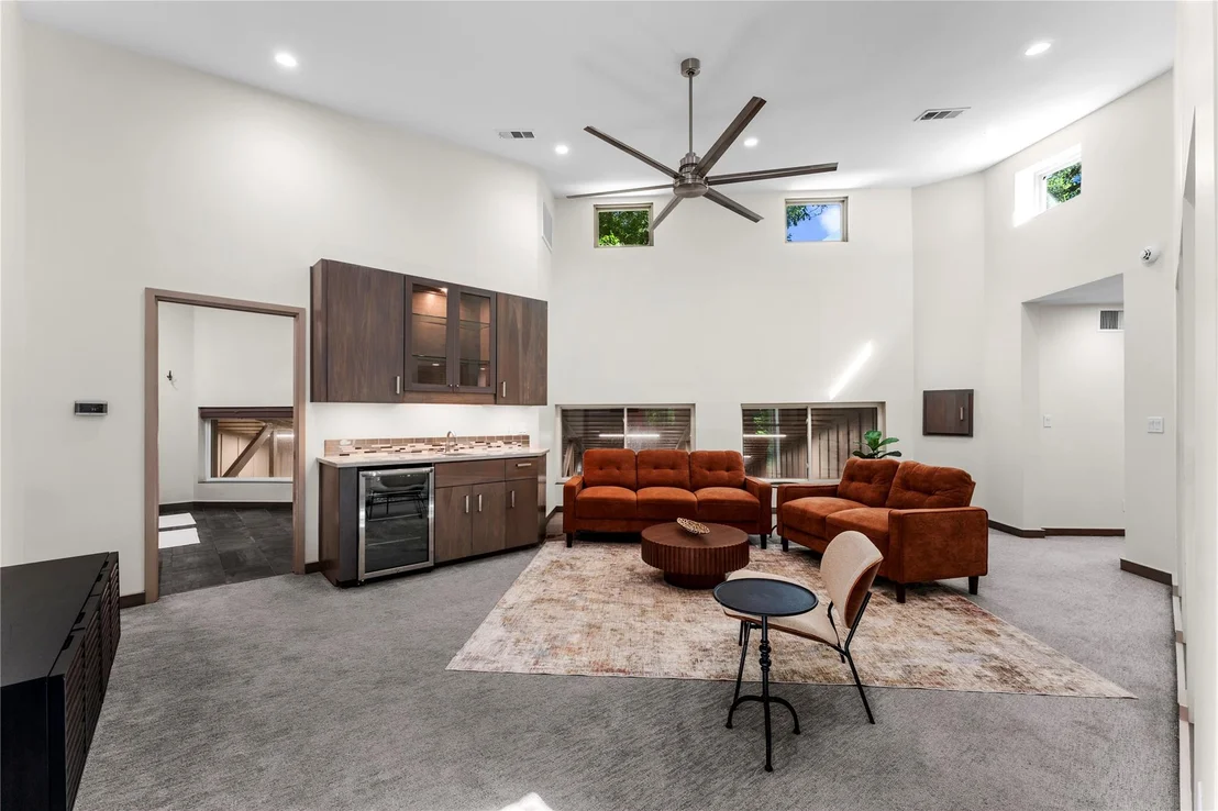Photo of 3001 White Oak DR