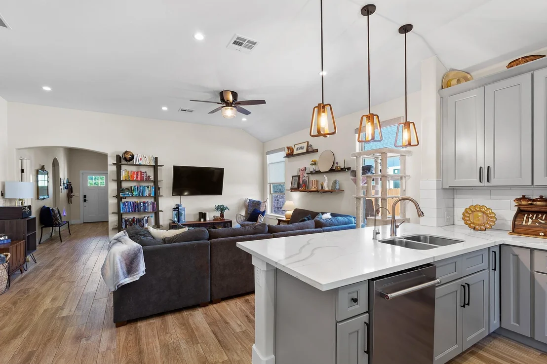 Photo of 303 W Browning ST