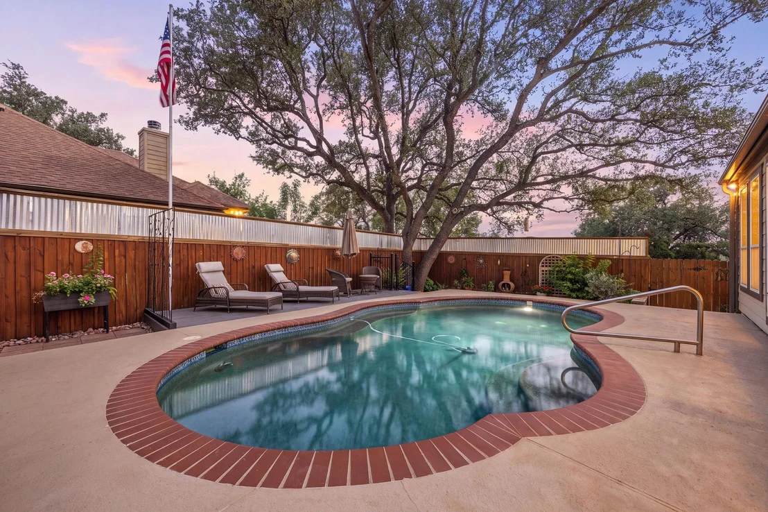Photo of 301 Riverview DR