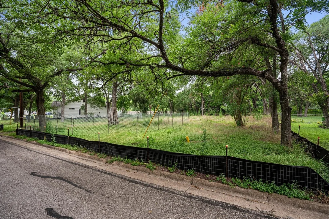 Photo of 3942 Leslie Ave