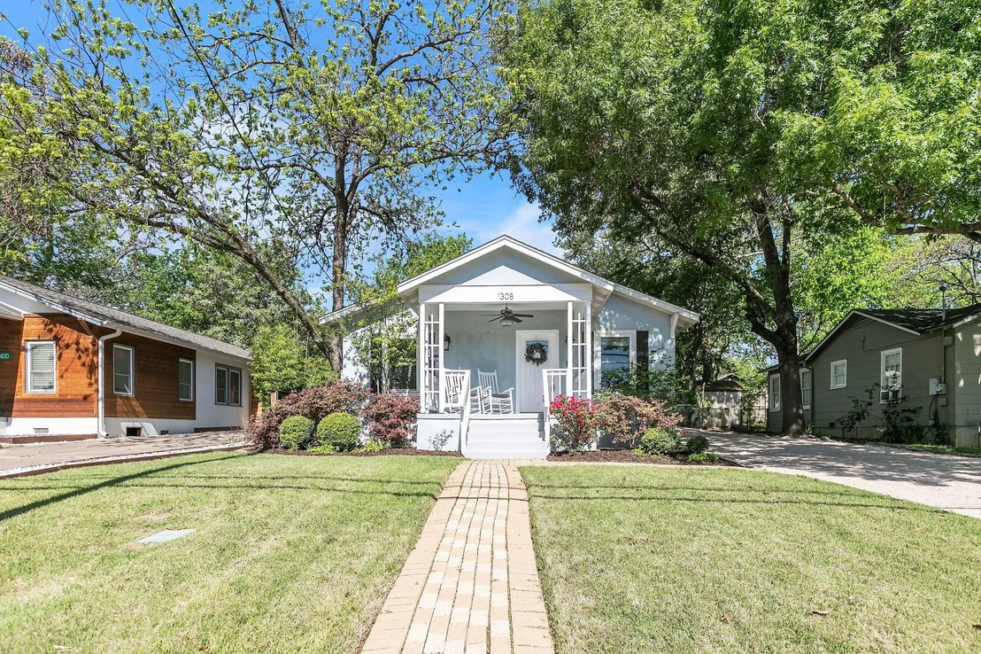 Photo of 1308 KINNEY Ave
