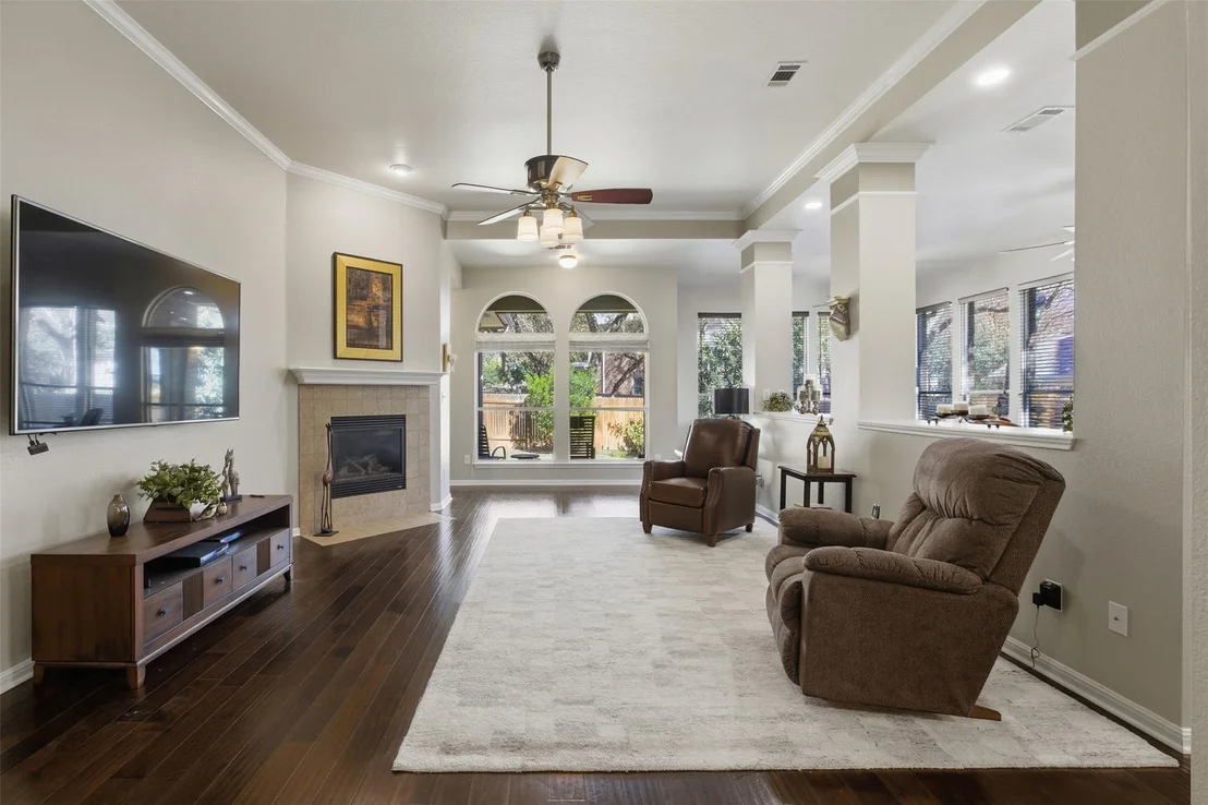 Photo of 526 Victoria DR