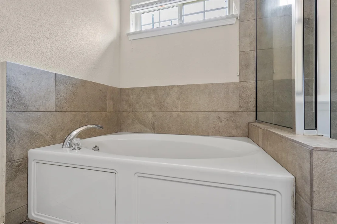Photo of 3924 Links LN