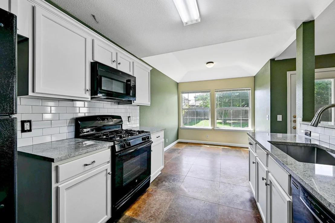 Photo of 902 Honeysuckle DR