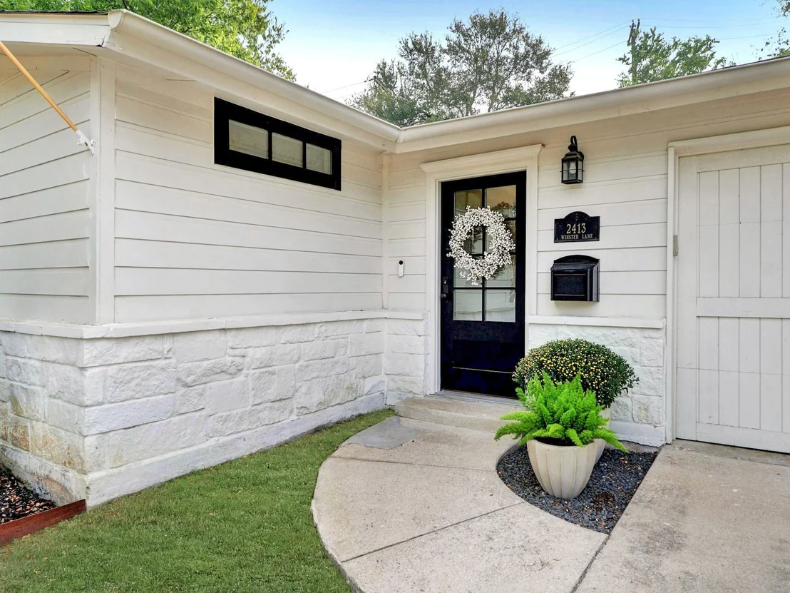 Photo of 2413 Winsted LN