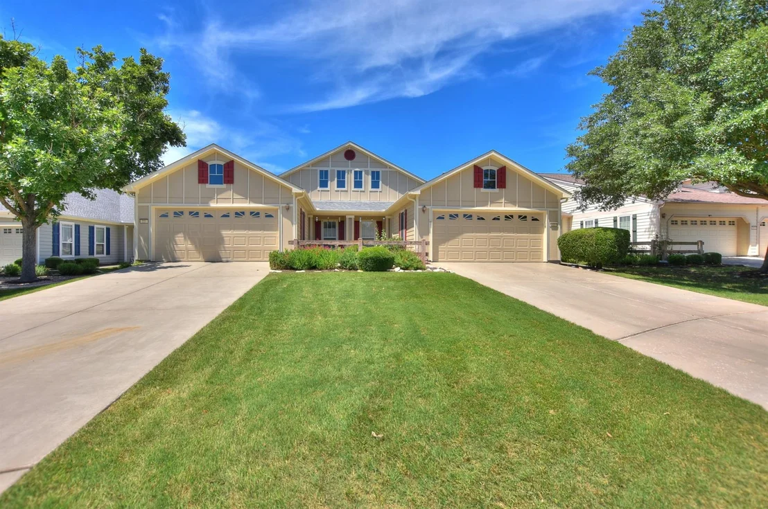 Photo of 221 Bonham LOOP
