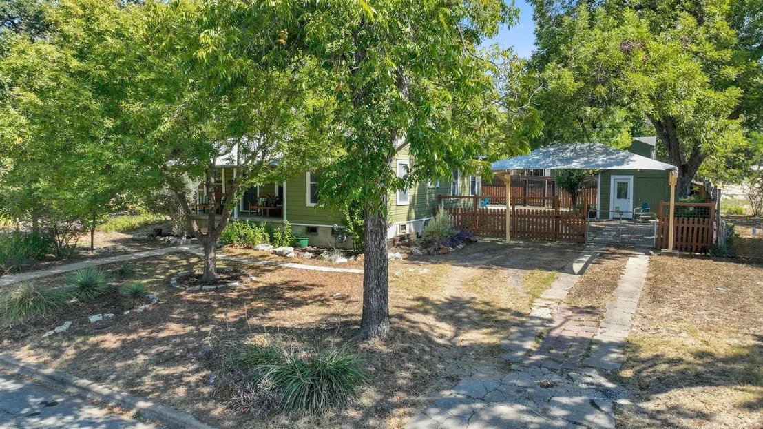 Photo of 2405 Forest Ave