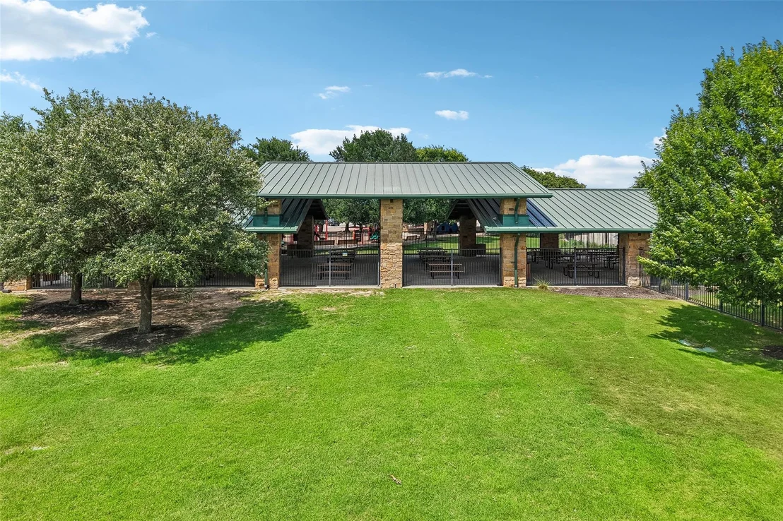 Photo of 140 Lynn Crest BND