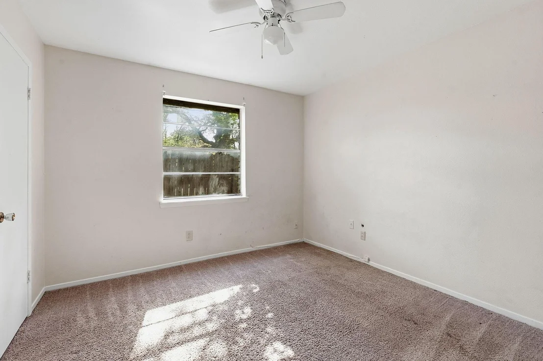 Photo of 213 Indian Oak DR