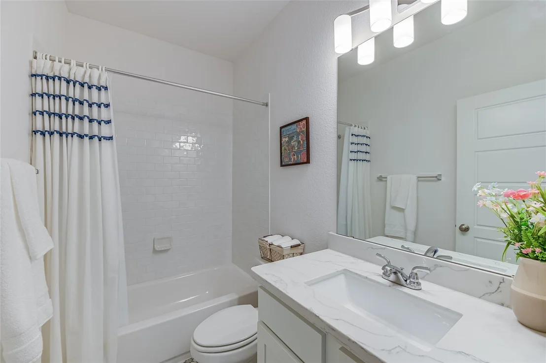 Photo of 912 Hornsby HOLW