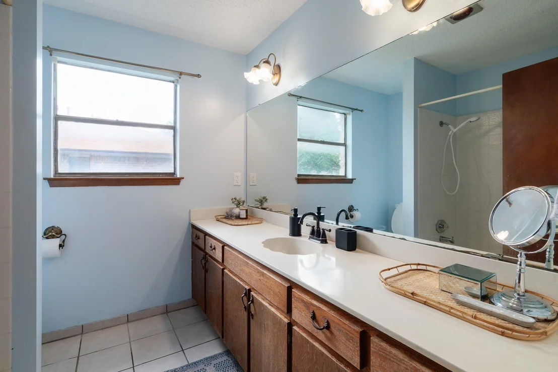 Photo of 405 Brookhollow DR