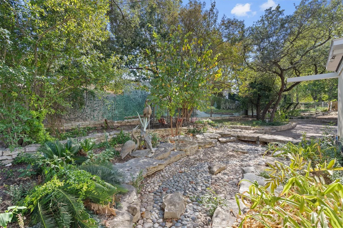 Photo of 7111 Sungate DR
