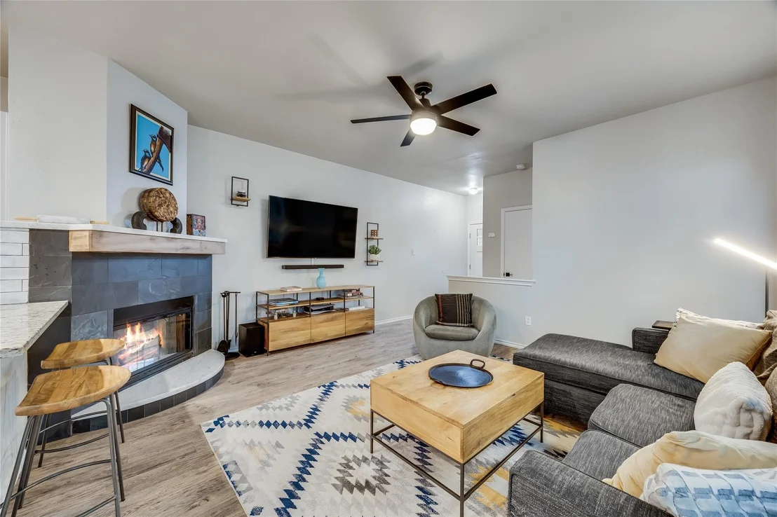 Photo of 922 Thackeray LN