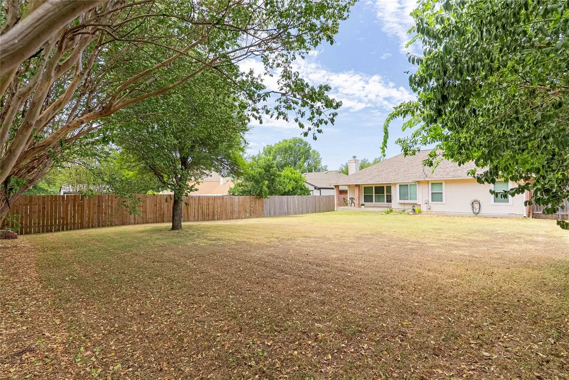 Photo of 1106 Willow Creek DR