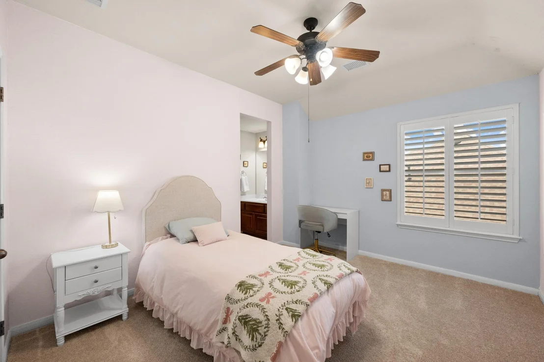 Photo of 490 Aspen DR