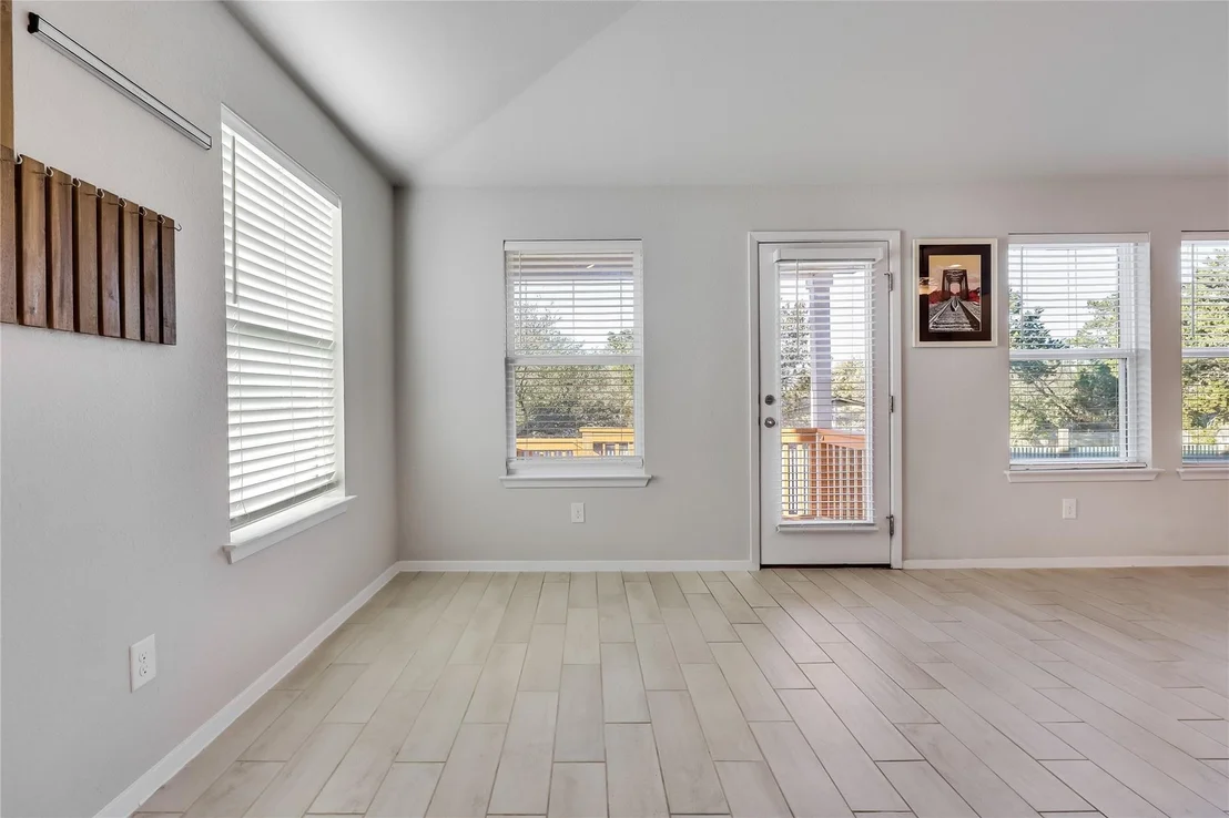 Photo of 21522 Horseshoe LOOP