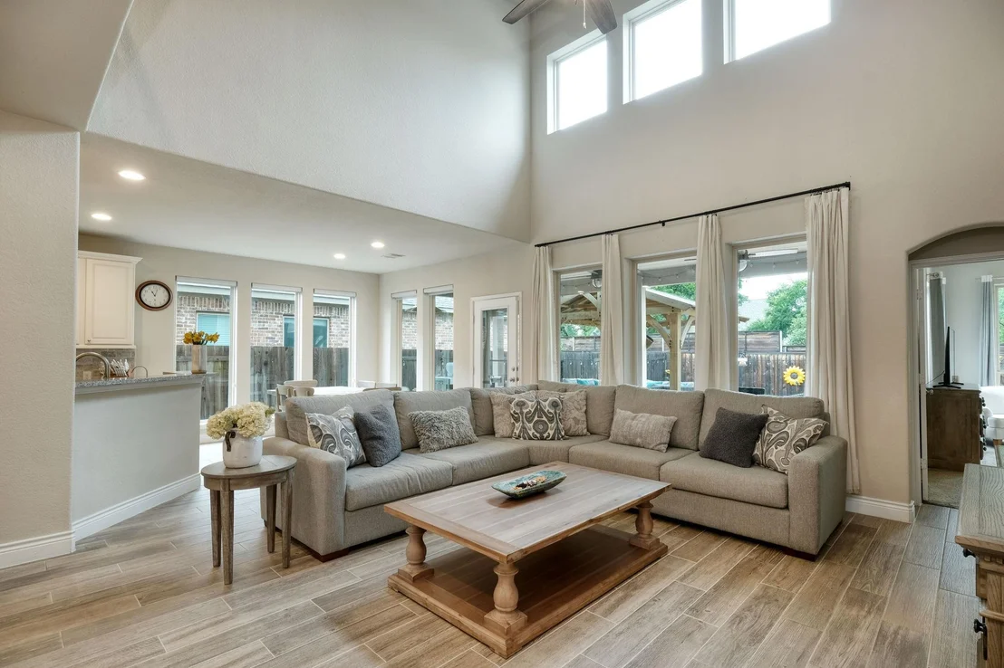 Photo of 550 Cortona LN