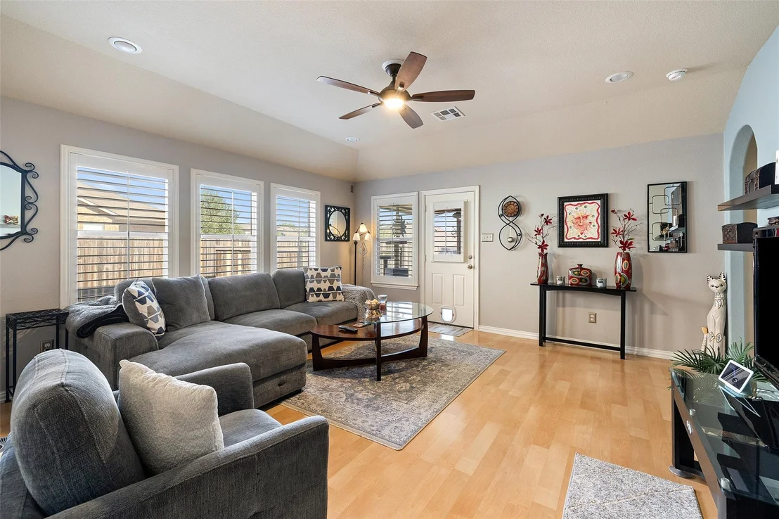 Photo of 339 Strawberry Blonde DR