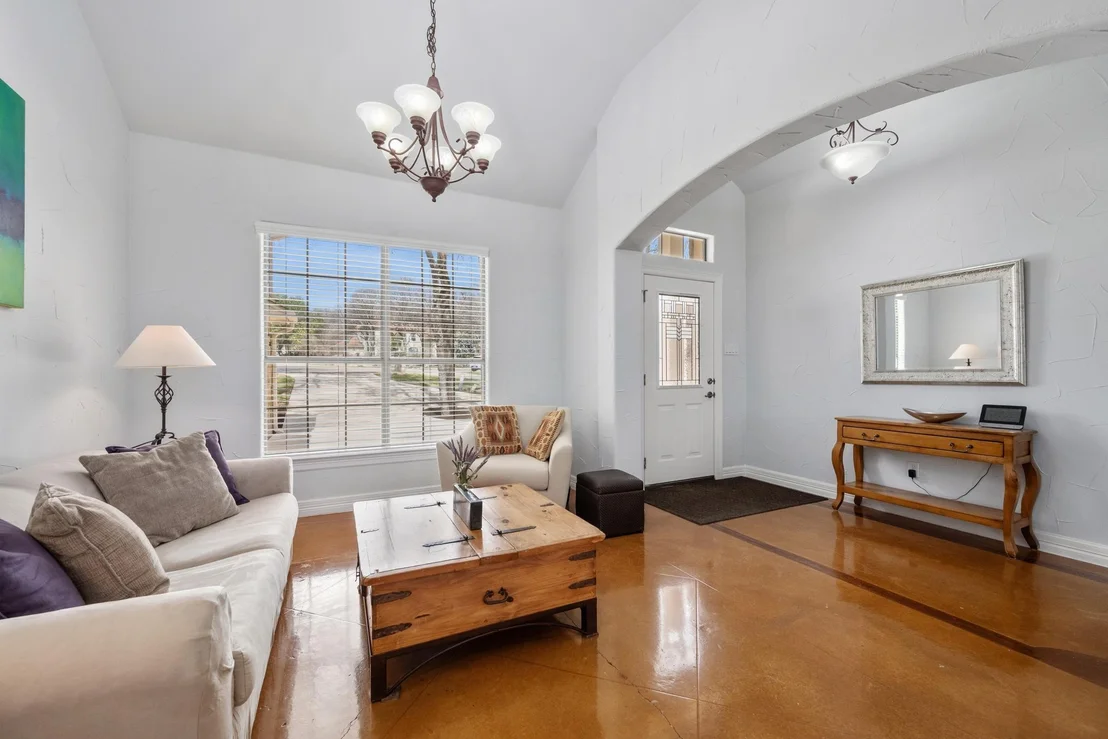 Photo of 531 Leanna Oak LOOP