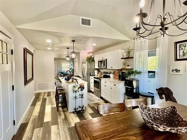Photo of 800 Lakeway