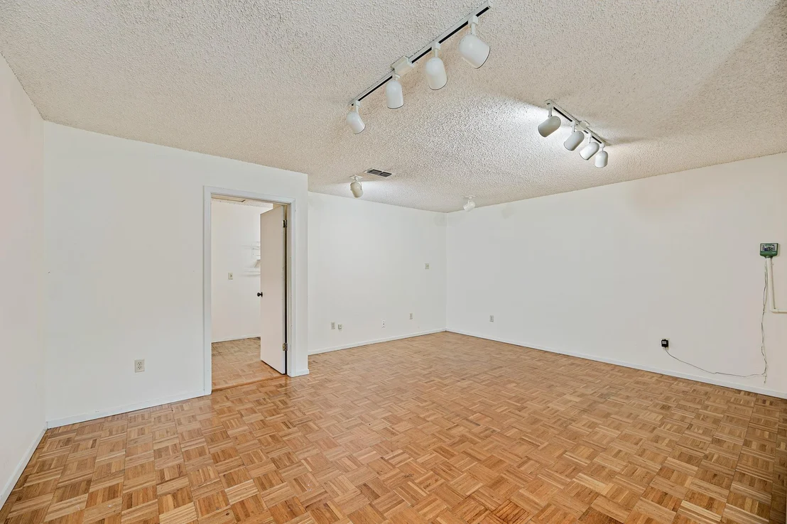 Photo of 8022 Scotland Yard
