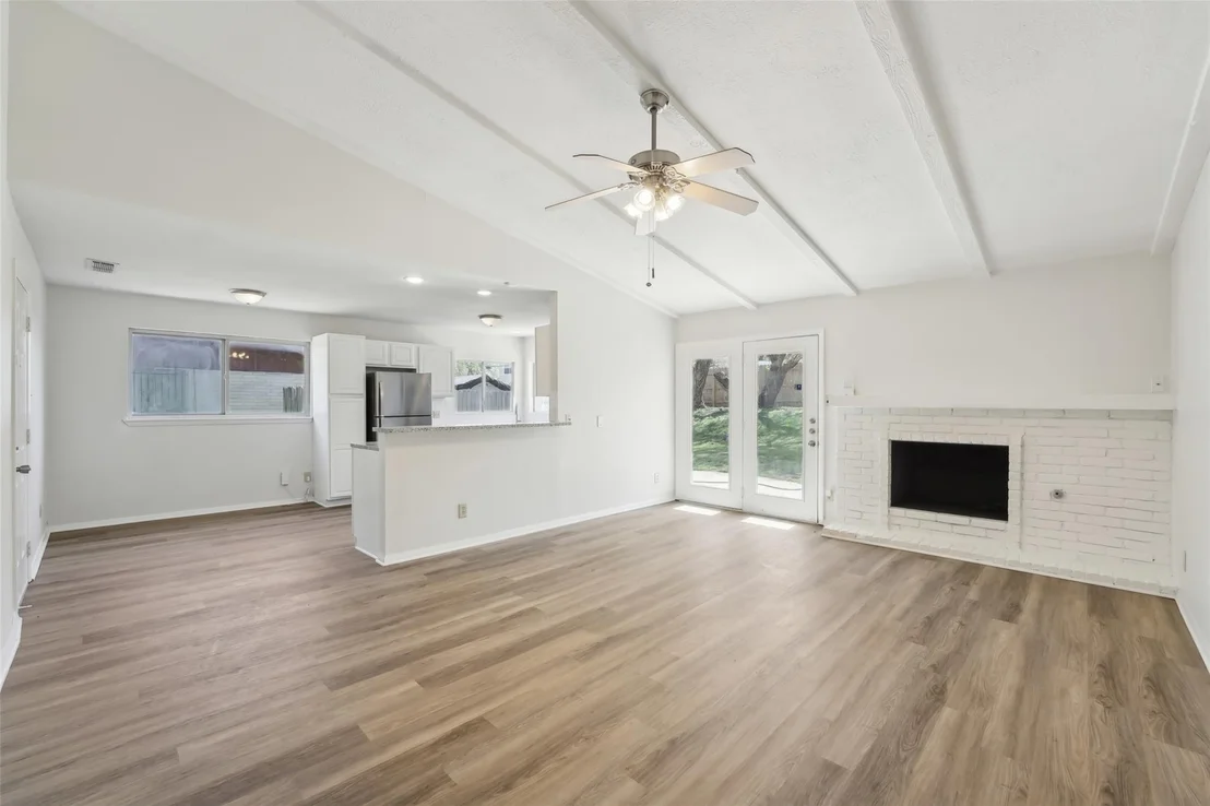 Photo of 3105 Lakeside DR