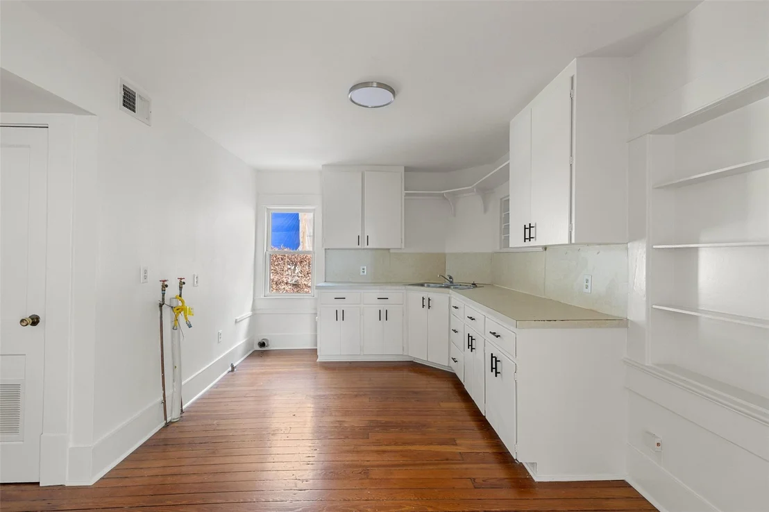 Photo of 613 Baylor ST