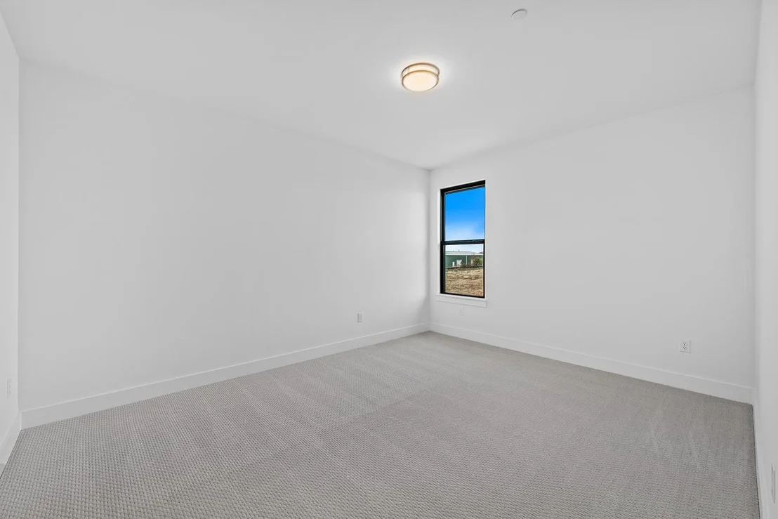 Photo of 2429 Lineage LN