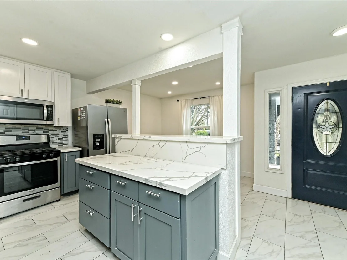 Photo of 1900 Mirabeau ST