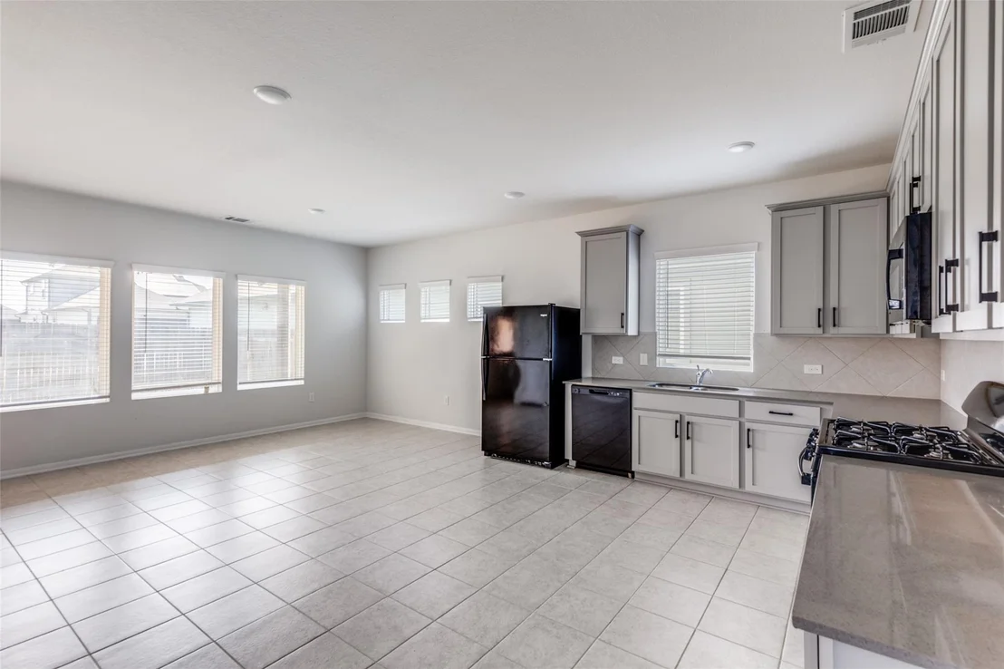 Photo of 200 Oldbridge DR