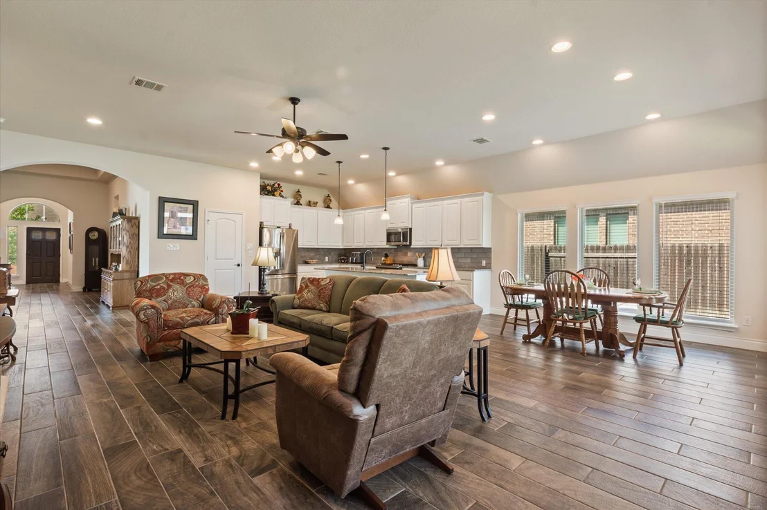 Photo of 813 Cedar Lake BLVD