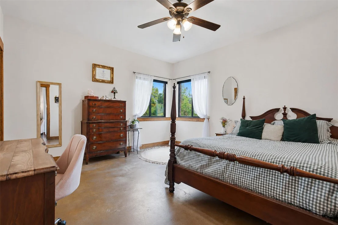 Photo of 700 Augusta CIR N