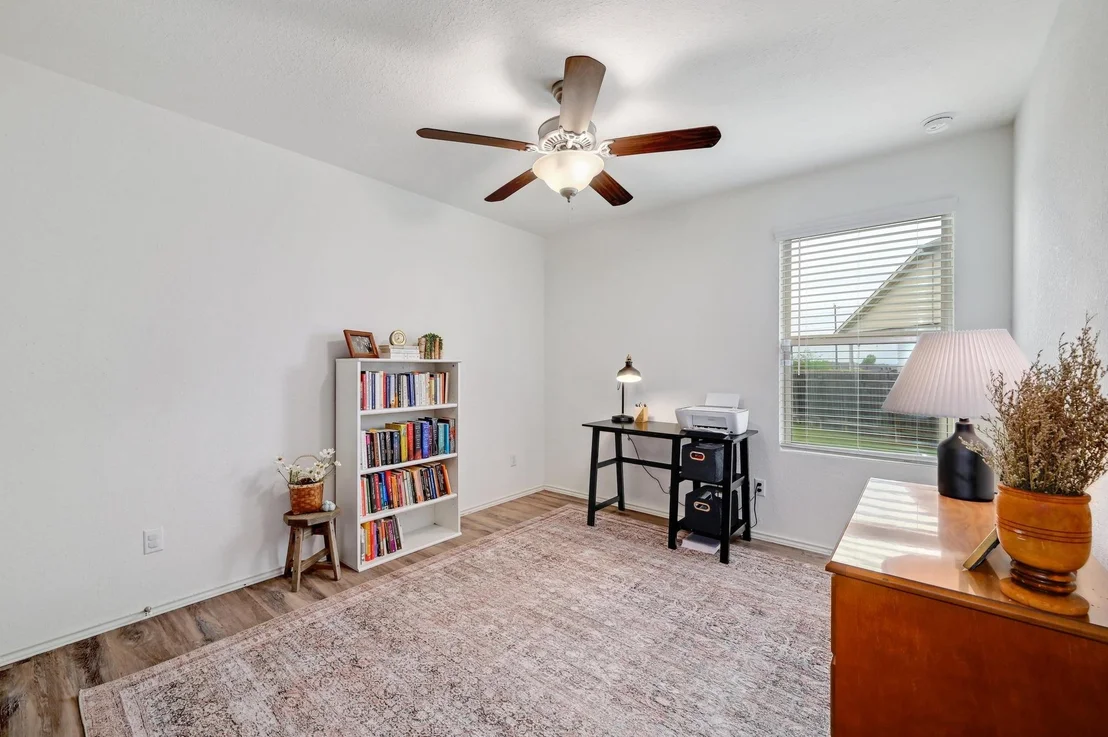 Photo of 100 Jackson Blue LN
