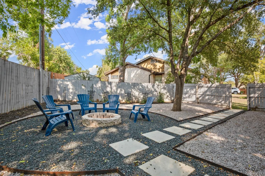 Photo of 2101 HAZELTINE LN