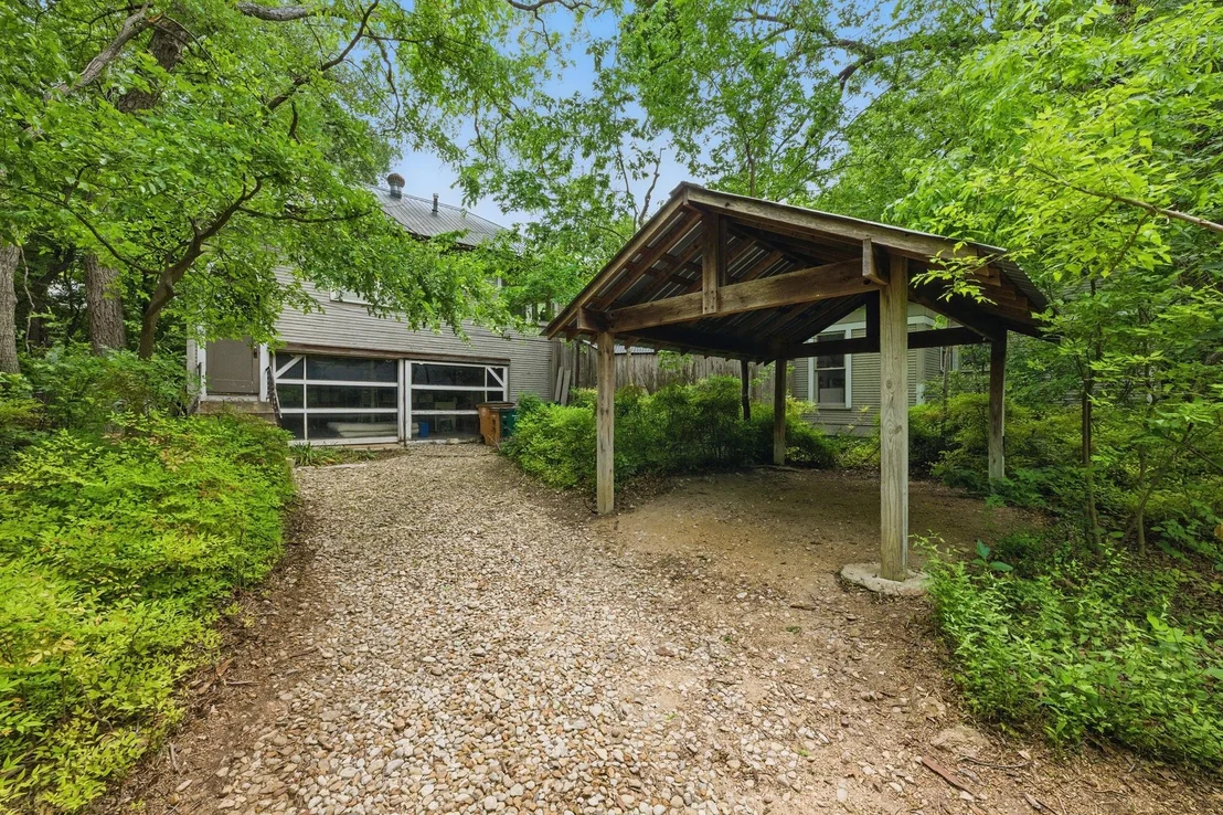 Photo of 1611 Alameda DR