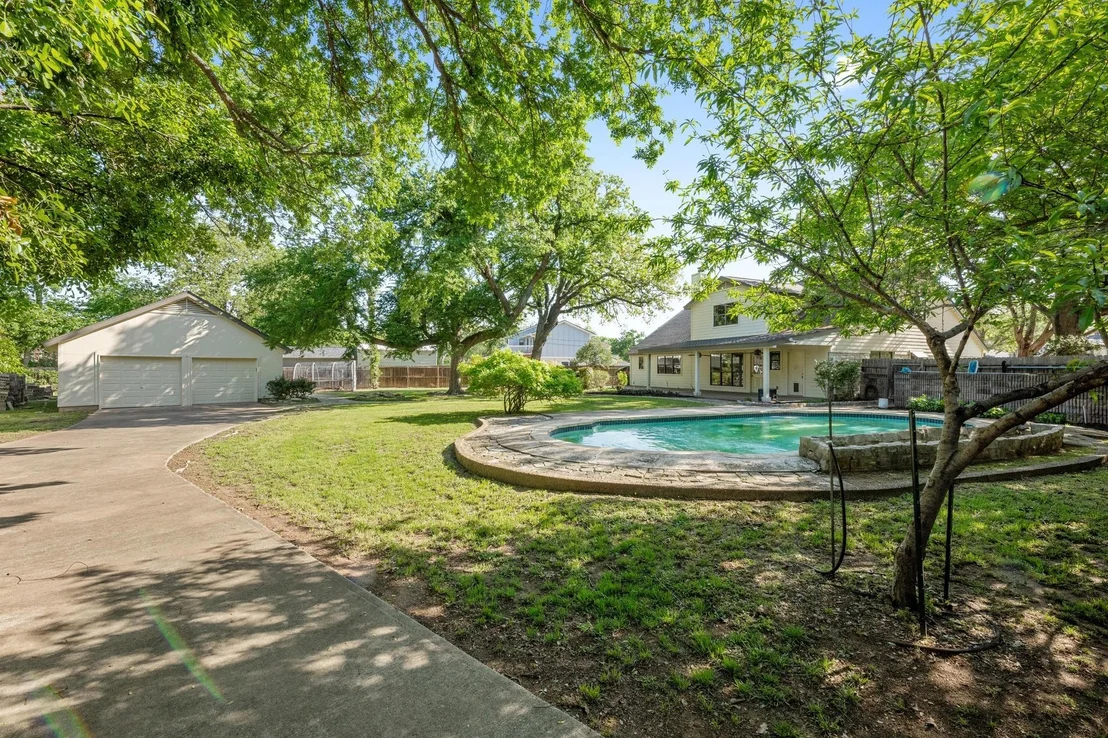 Photo of 2412 W Messick LOOP