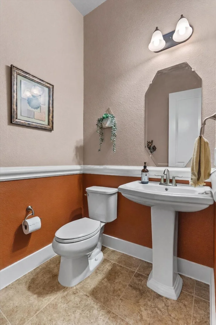 Photo of 4005 Haight ST