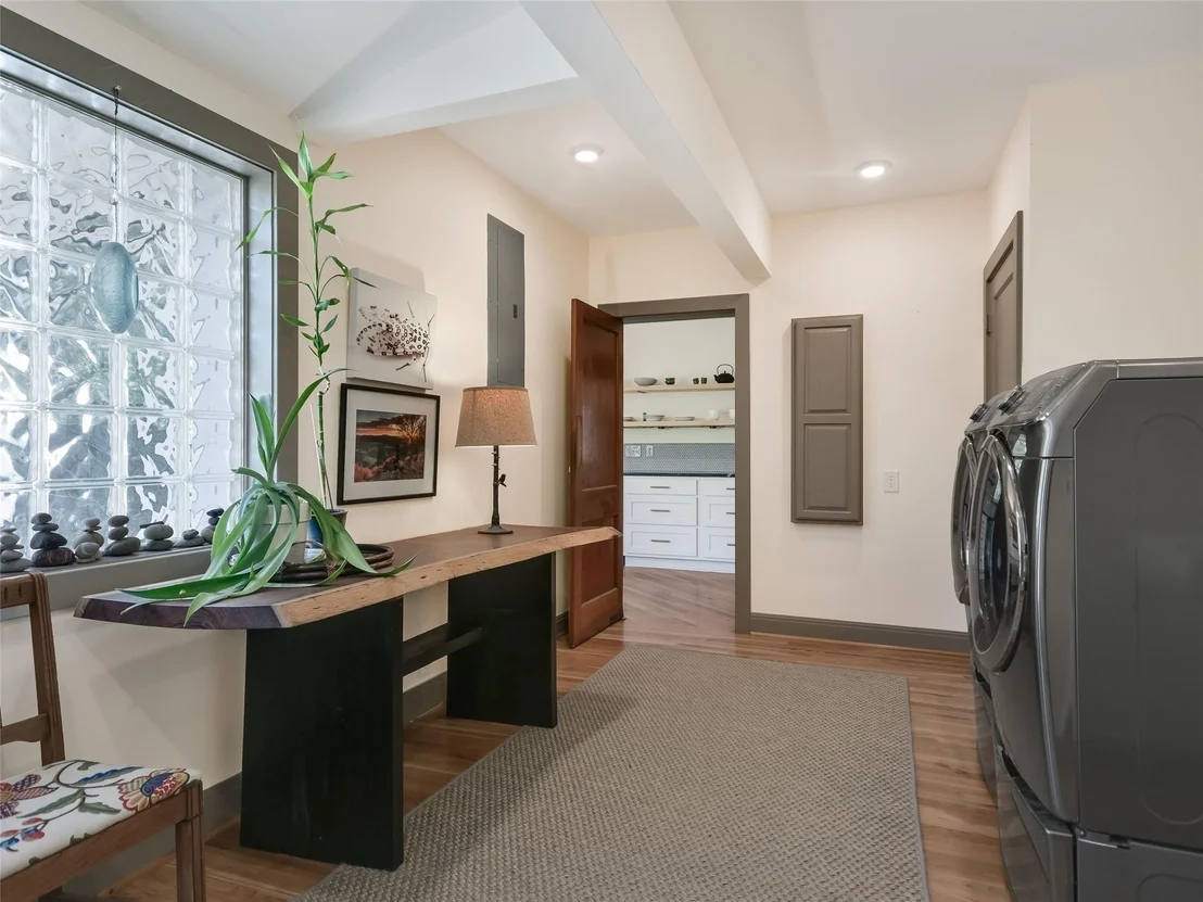 Photo of 1004 N Main ST