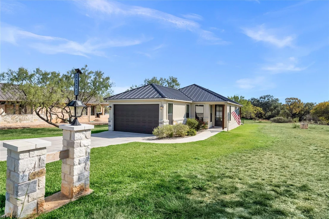 Photo of 3205 Douglas DR