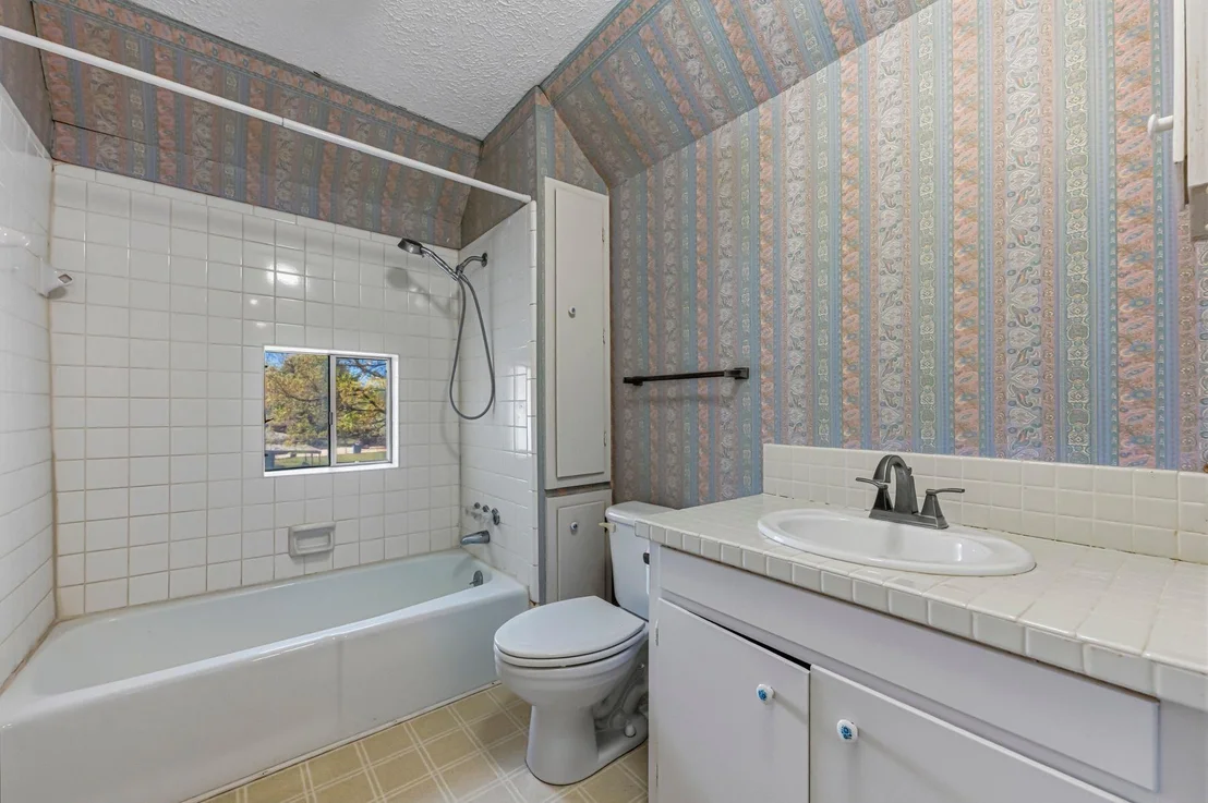 Photo of 100 W 11th ST
