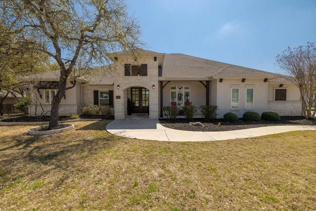 Photo of 221 Highland Oaks