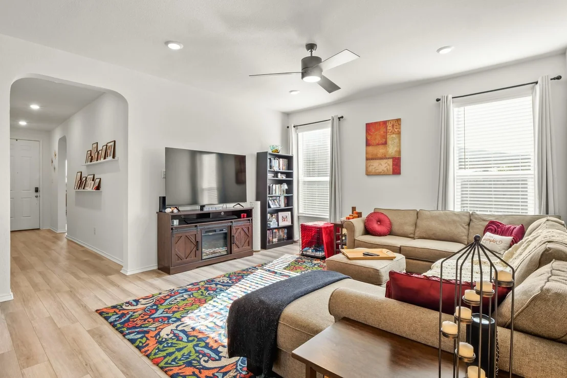 Photo of 315 Mauve LN
